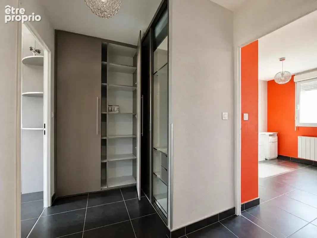 Appartement récent F3 de 67 m² avec parking et piscine - photo 9