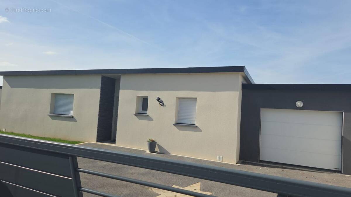 Maison à SAINT-SEGAL
