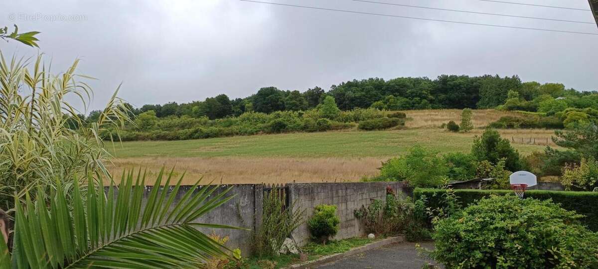 Maison à SAINT-LAURENT-DE-COGNAC