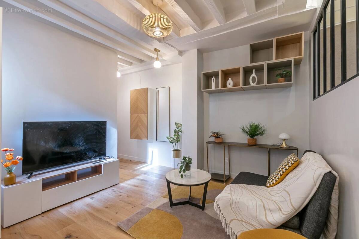 Appartement à PARIS-3E