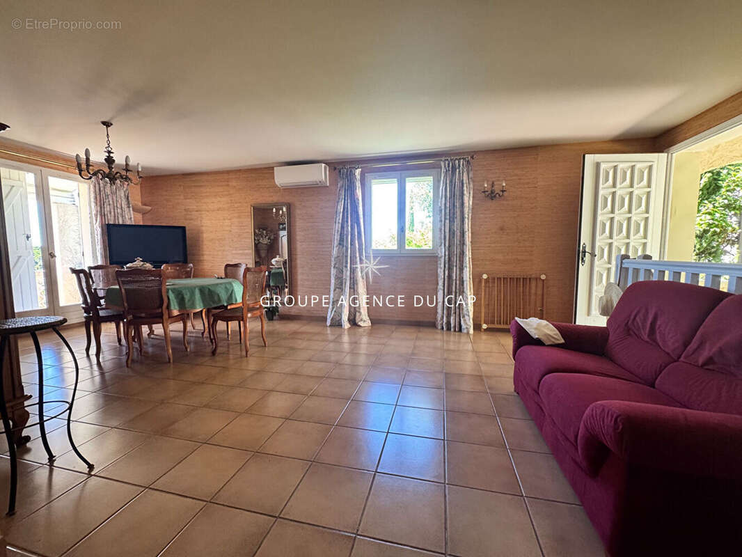 Villa en position dominante 136² piscine valescure - photo 3