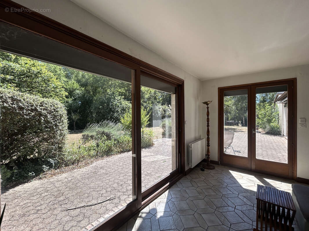 Maison habitable de suite avec carport, cave, parc, étang - photo 6