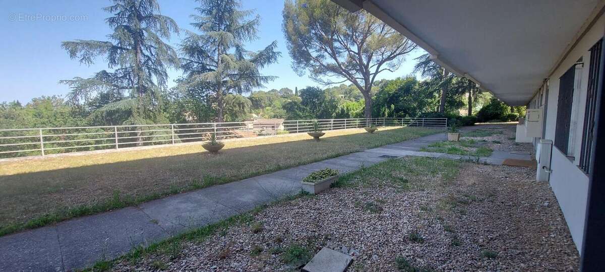 30.gard.nimes. appartement de 38 m² avec balcon dans residence calme et securisee quartier camplanier - photo 9
