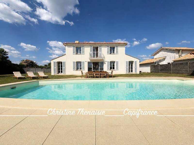 VILLA D'EXCEPTION Pièces spacieuses, 4 chambres, 3 salles de bains, 3 wc, Piscine privée  COEX (85) - photo 2