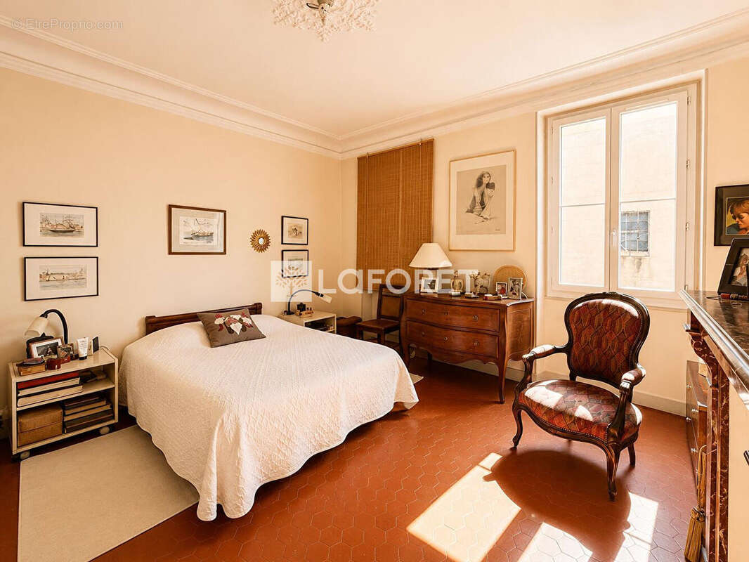 Appartement à MARSEILLE-1E