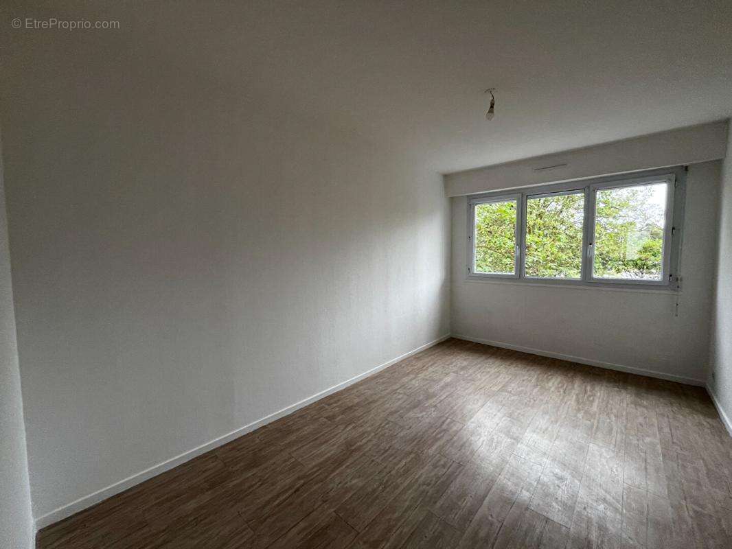 Appartement à LES PONTS-DE-CE