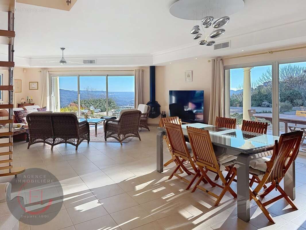 Maison à LES ADRETS-DE-L'ESTEREL