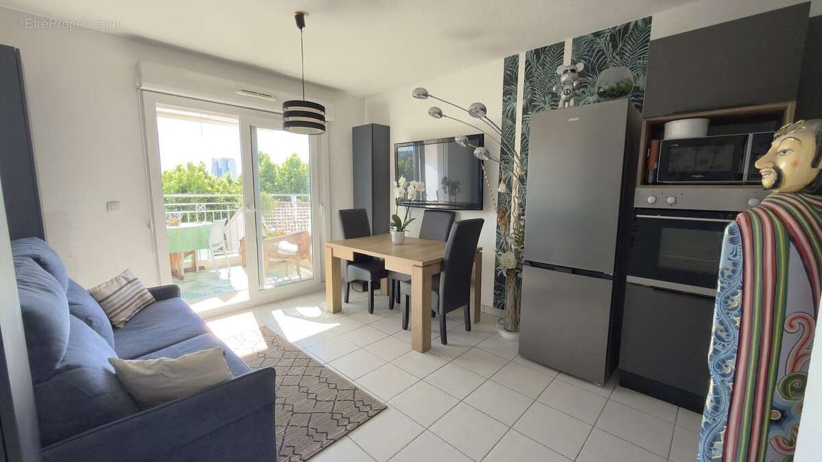 Appartement à SAINT-LAURENT-DU-VAR