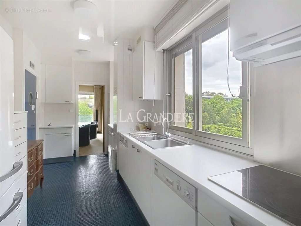 Appartement à NEUILLY-SUR-SEINE