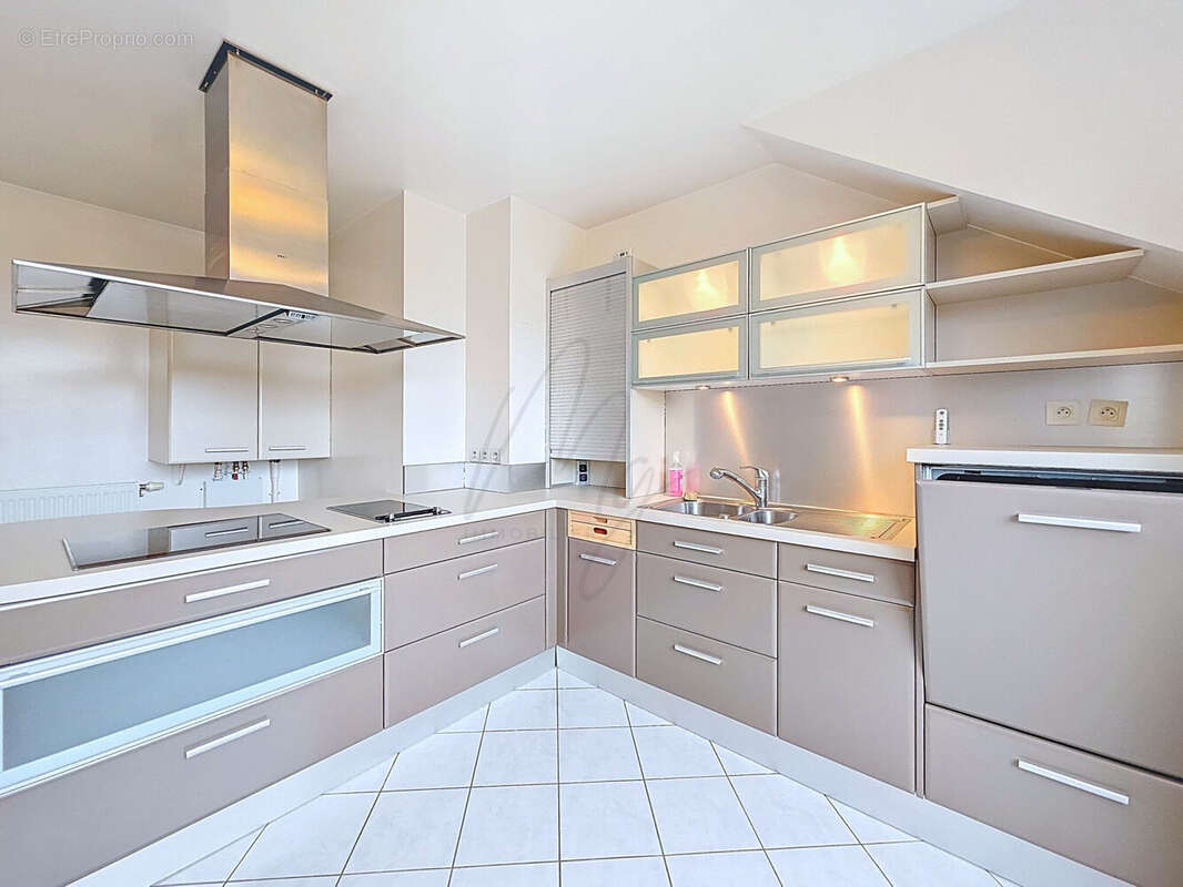 Cuisine aménagée et équipée - Appartement à MAUREPAS