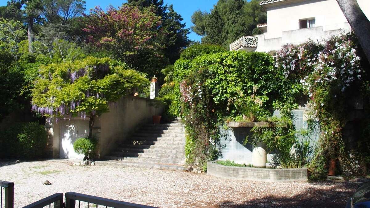 Maison à VILLENEUVE-LES-AVIGNON