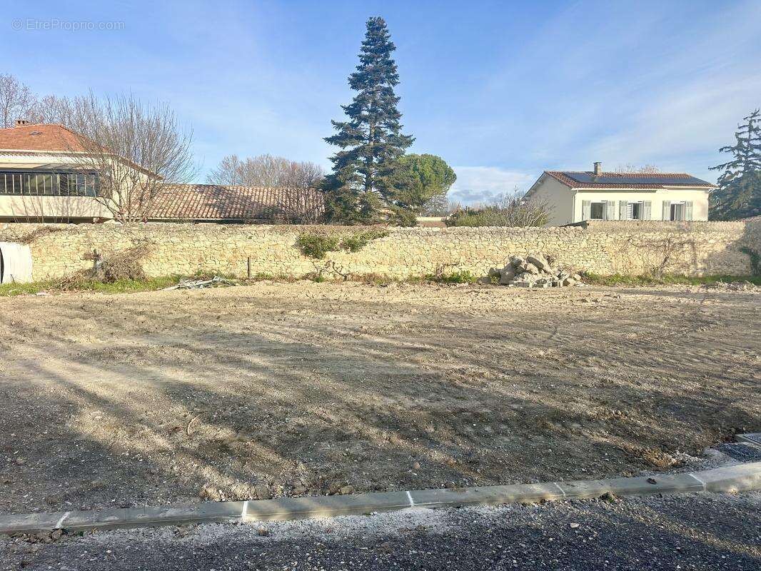 Terrain à MALLEMORT