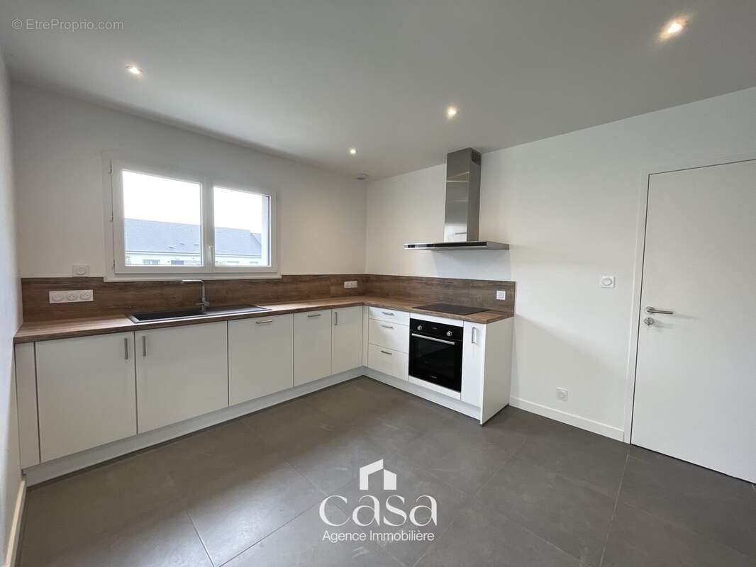 Maison à FONTAINE-ETOUPEFOUR