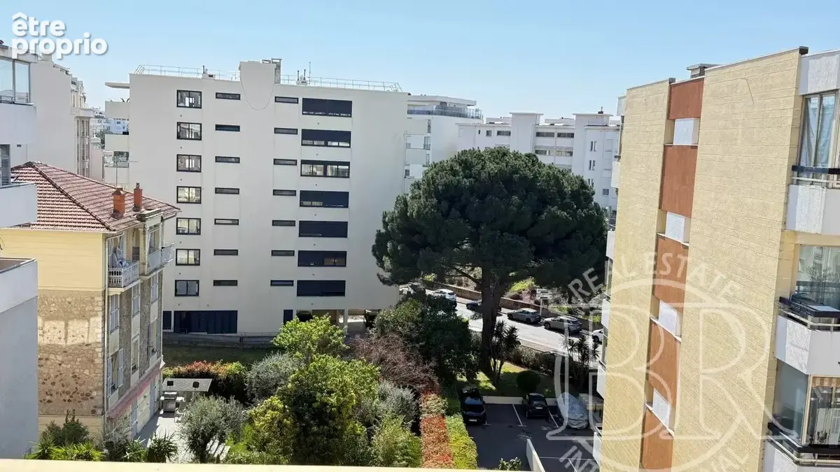Cannes  a vendre a deux pas de Martinez appartement type 3 avec deux terrasses - photo 8