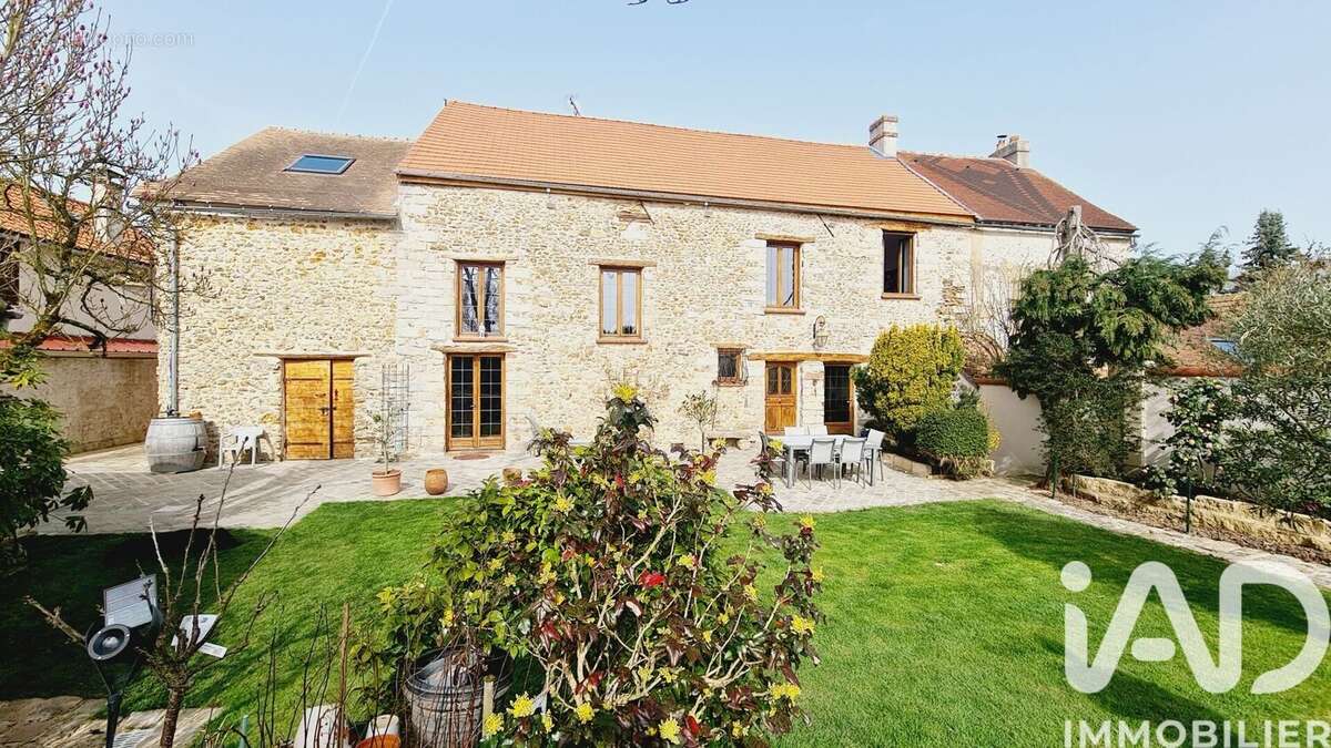 Photo 2 - Maison à FONTENAY-LES-BRIIS