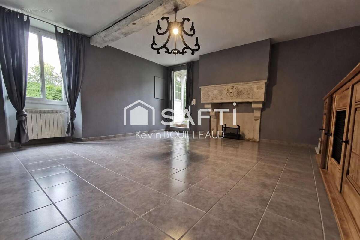 Maison 175 m² à Pamplie  - photo 2