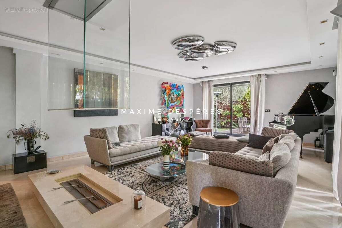 Appartement à NEUILLY-SUR-SEINE