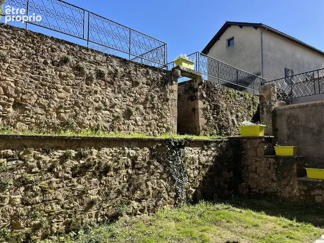 Maison en pierres entièrement rénovée dans village historique - photo 12
