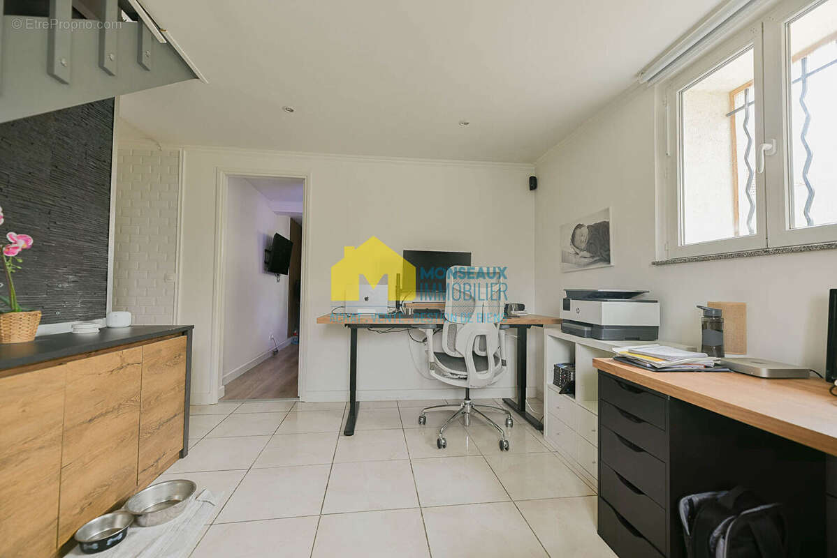 Maison à SAINTE-GENEVIEVE-DES-BOIS