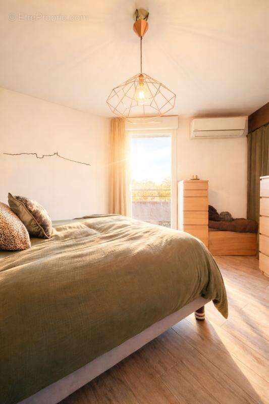 Appartement à MARSEILLE-4E