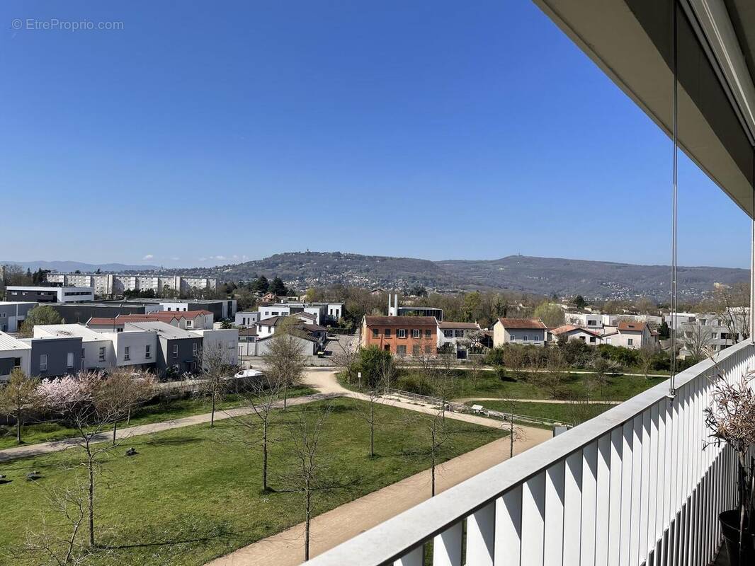 Photo 1 - Appartement à SATHONAY-CAMP