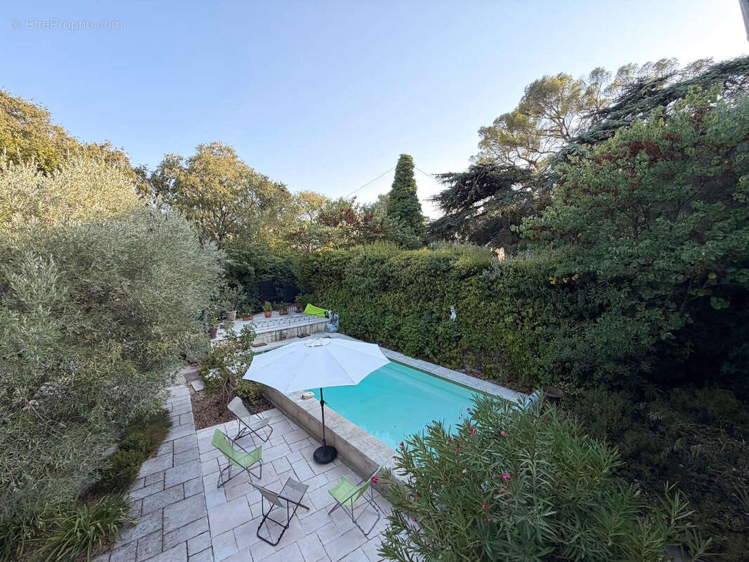 NIMES TOUR MAGNE Splendide maison 7 pièces de 205 m2 avec piscine et garage, sur 1500 m2 de terrain - photo 1