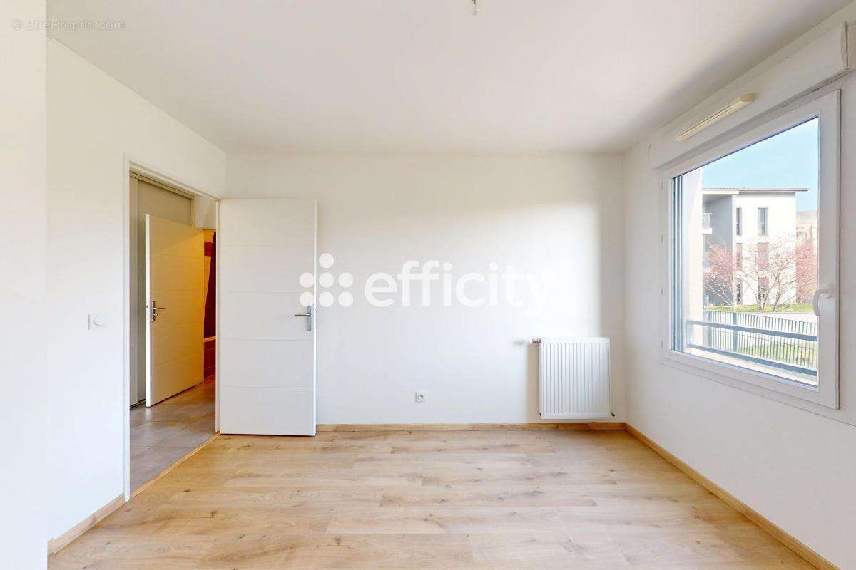 Appartement à SAINT-GENIS-LAVAL