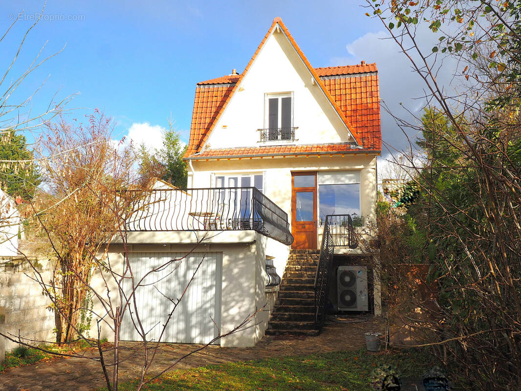 Maison à VAUX-LE-PENIL