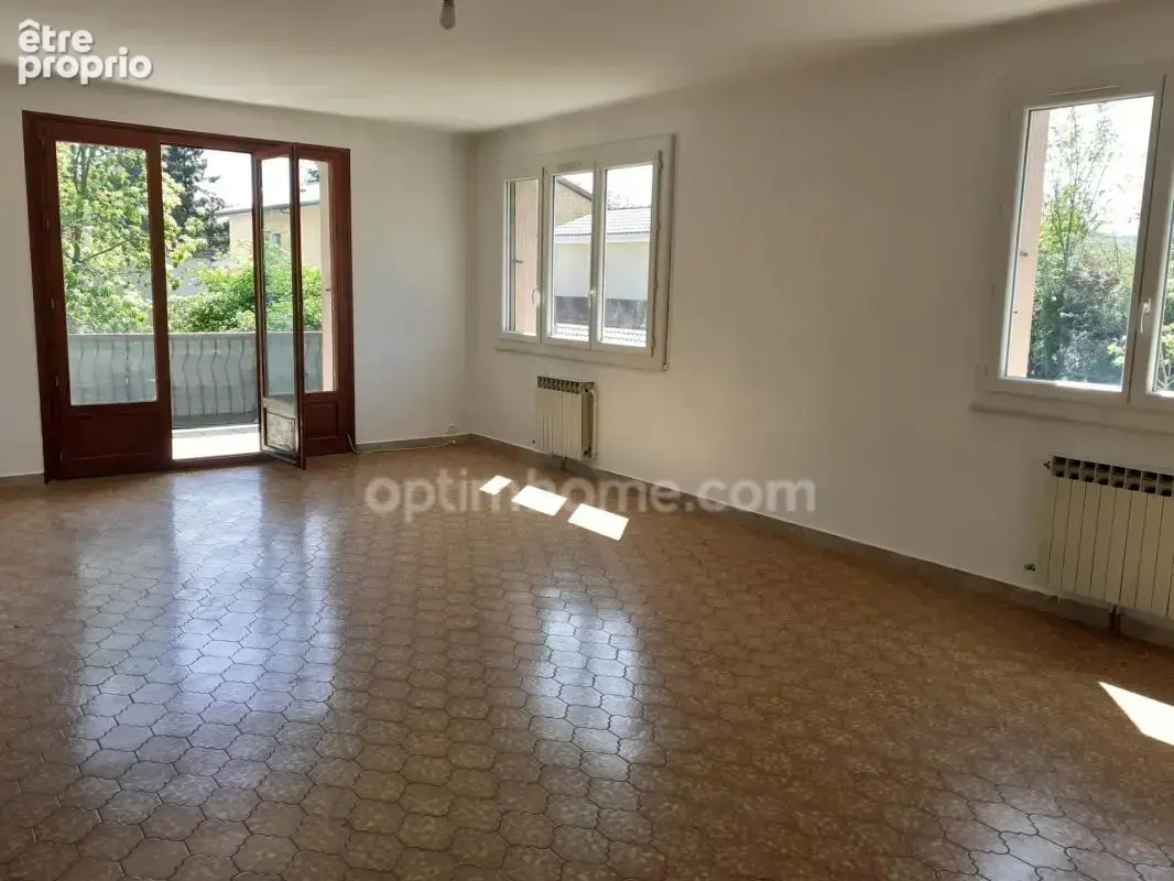 GRIGNY-SUR-RHONE, grande villa de 220 m2, pour 2 appartements en location - photo 4