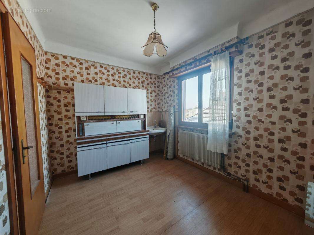 Maison 6 pièces - 4 chambres - sous sol - proximité Gare - photo 10