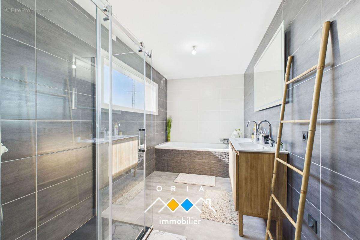 Maison à THIAUCOURT-REGNIEVILLE