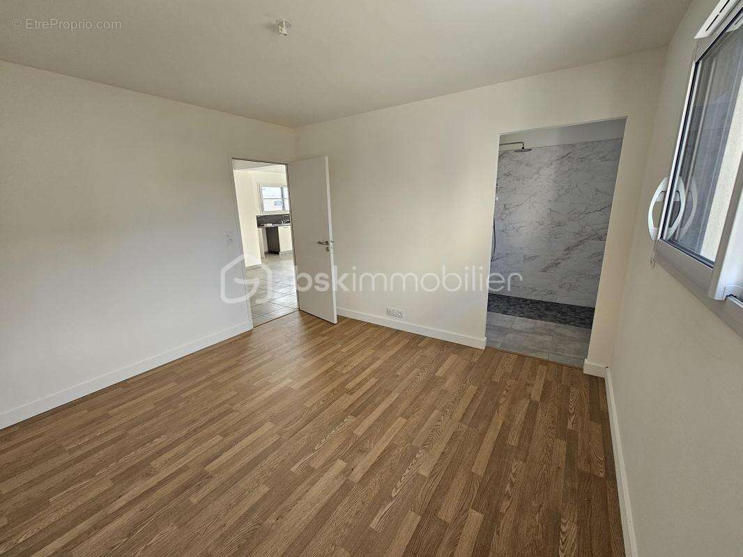 Maison à LONGUES-SUR-MER