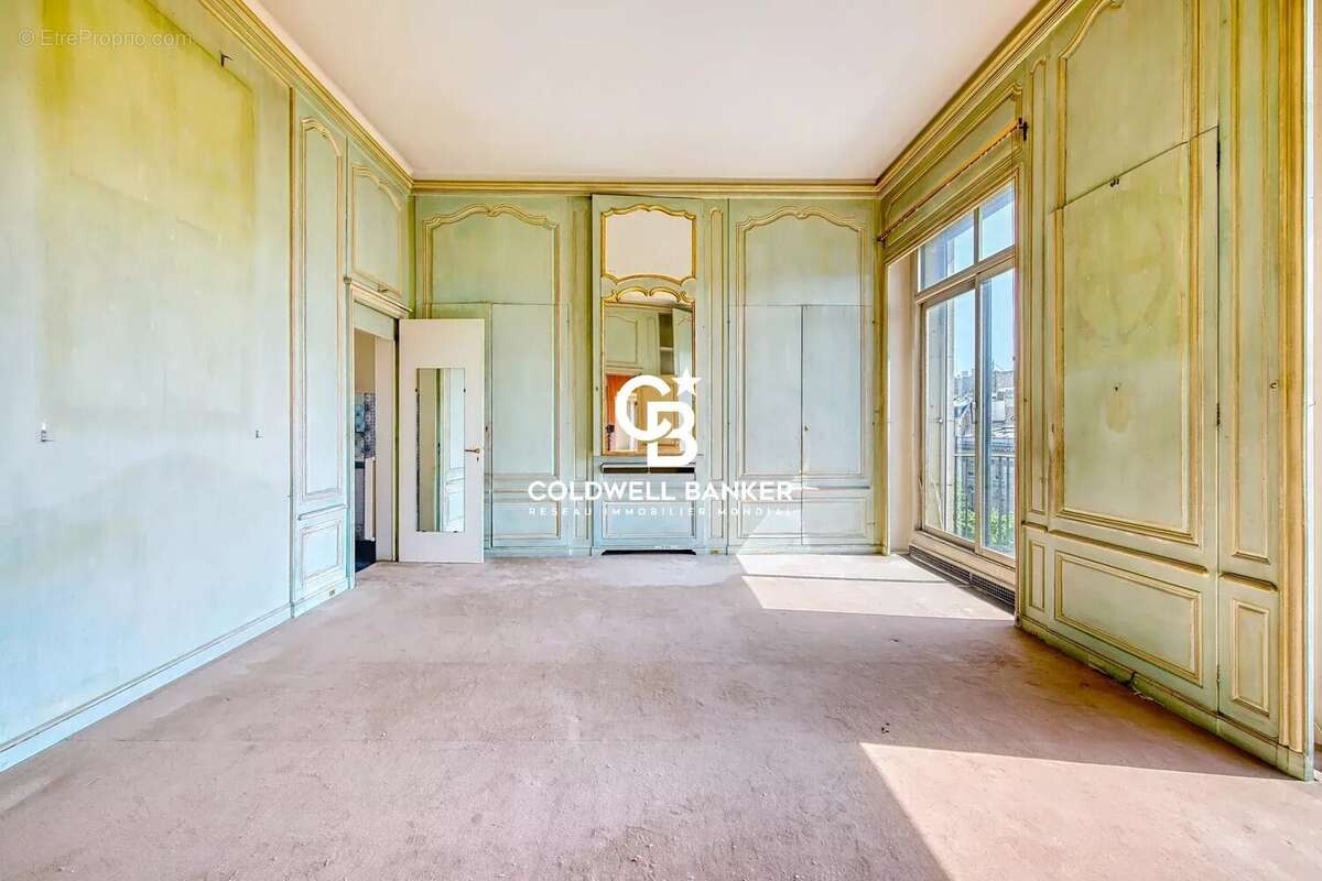 Appartement à PARIS-16E