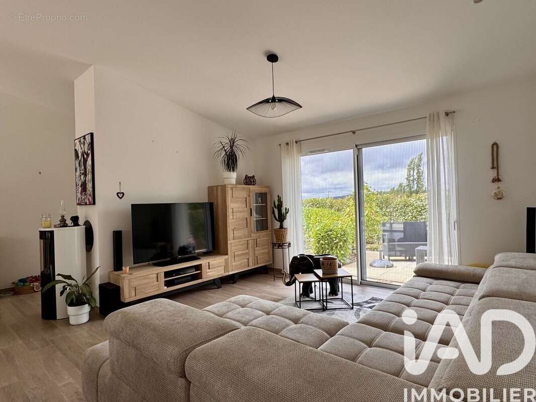 Maison 109 m² à Saint-Maurice-Le-Girard  - photo 5