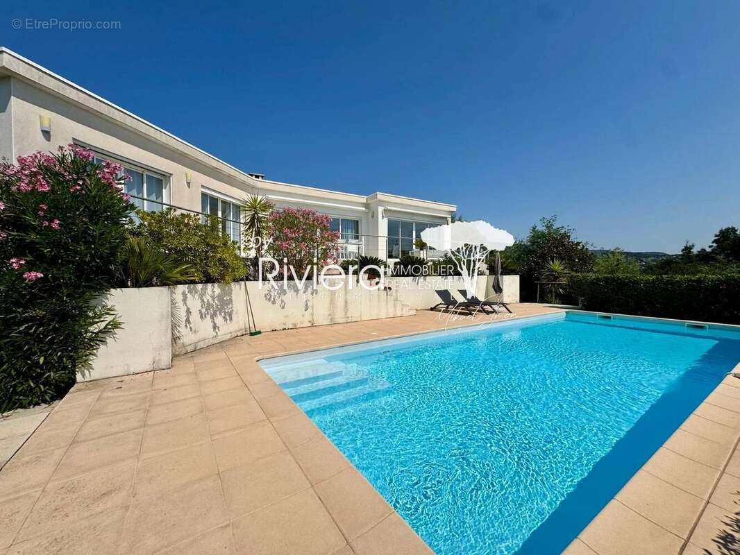 Cavalaire   propriété 309m2 vue mer, piscine & proche plages - photo 4