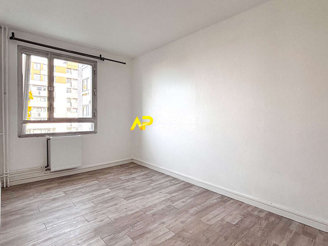 Appartement à SARTROUVILLE