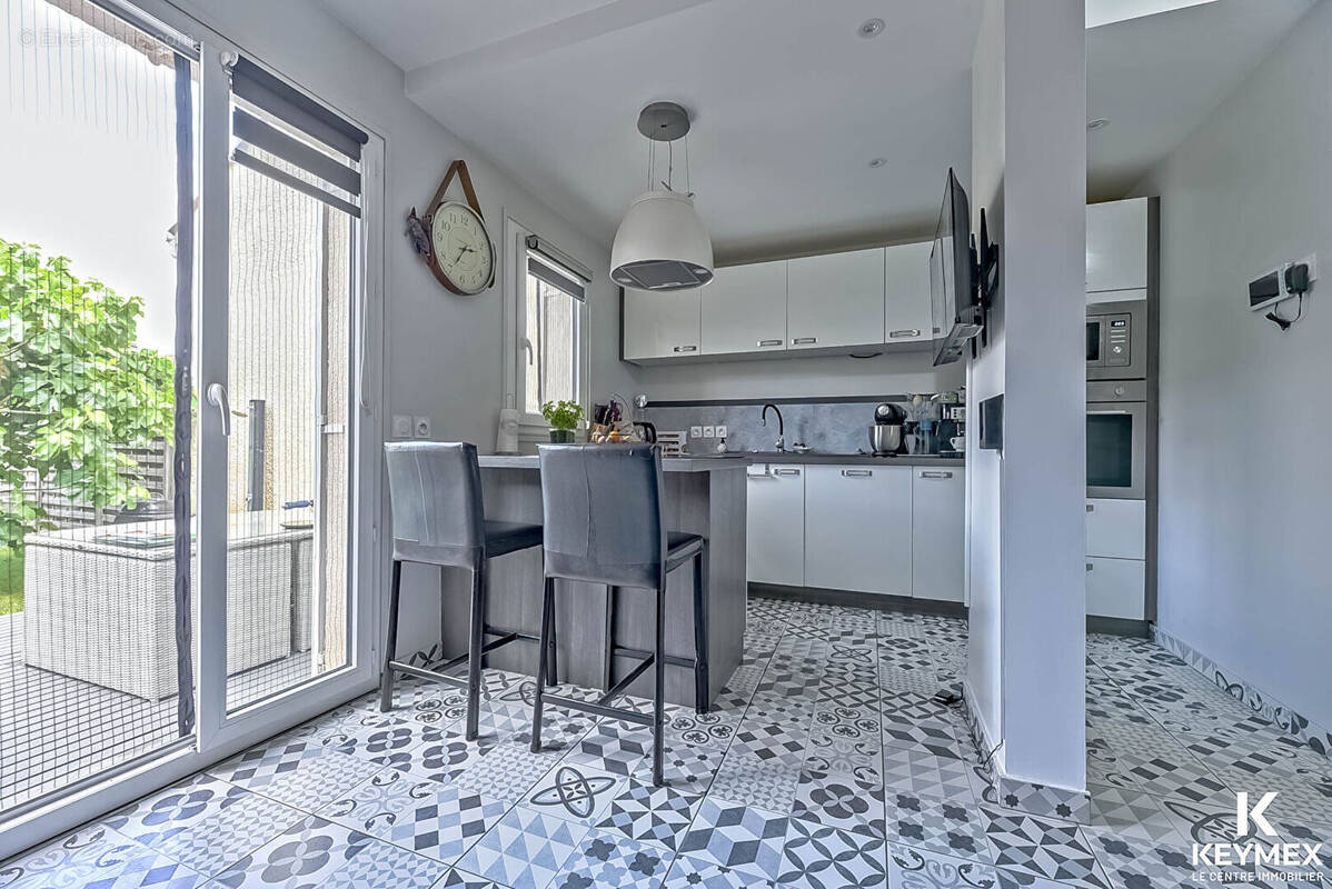 Maison à JOUY-LE-MOUTIER