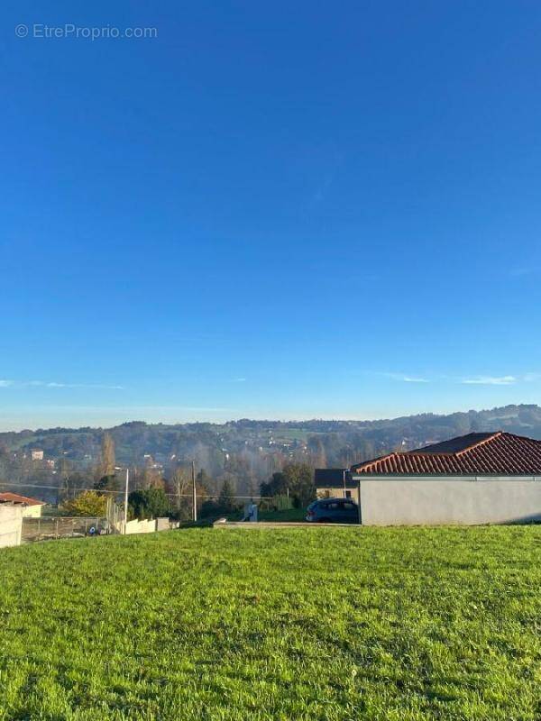 Terrain à AIXE-SUR-VIENNE