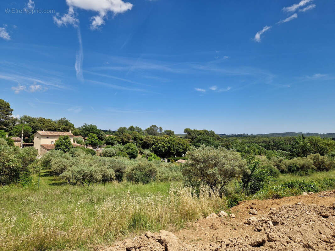 Terrain à LORGUES