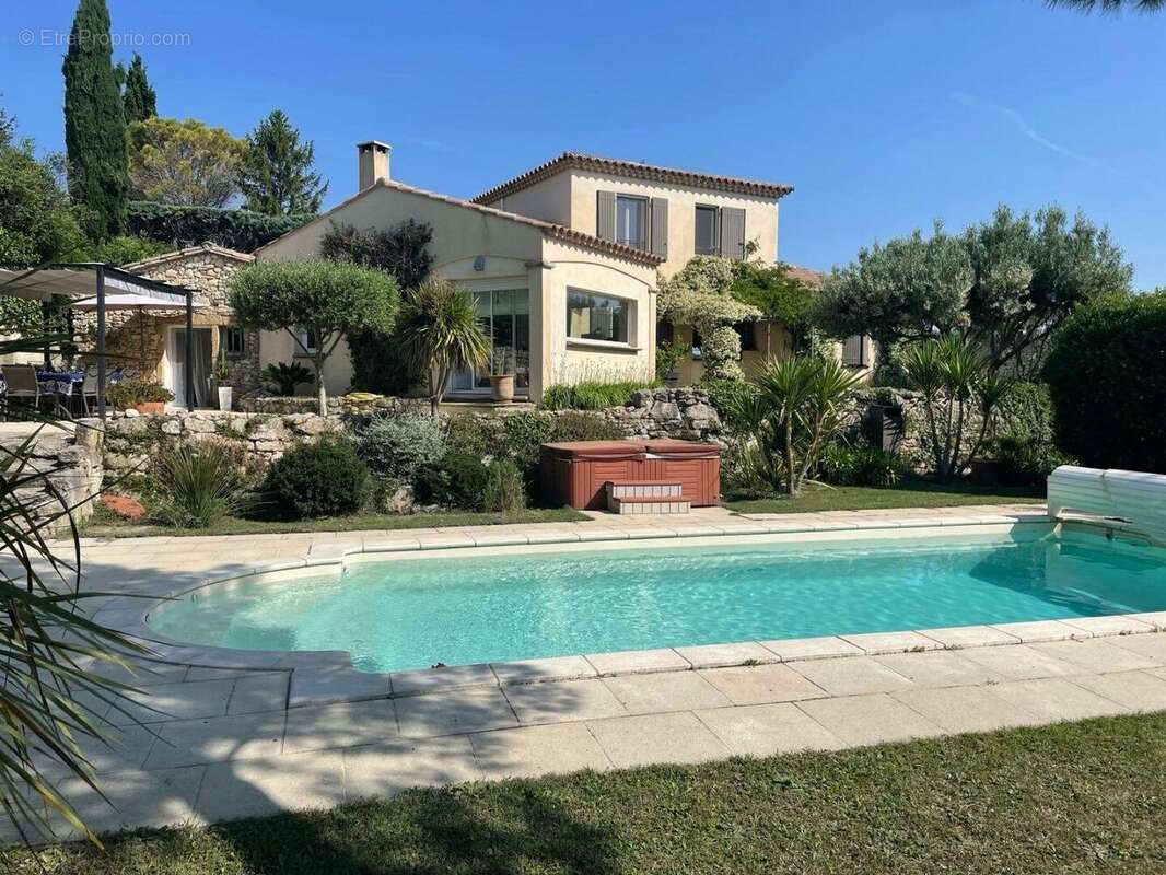 Photo 2 - Maison à UZES