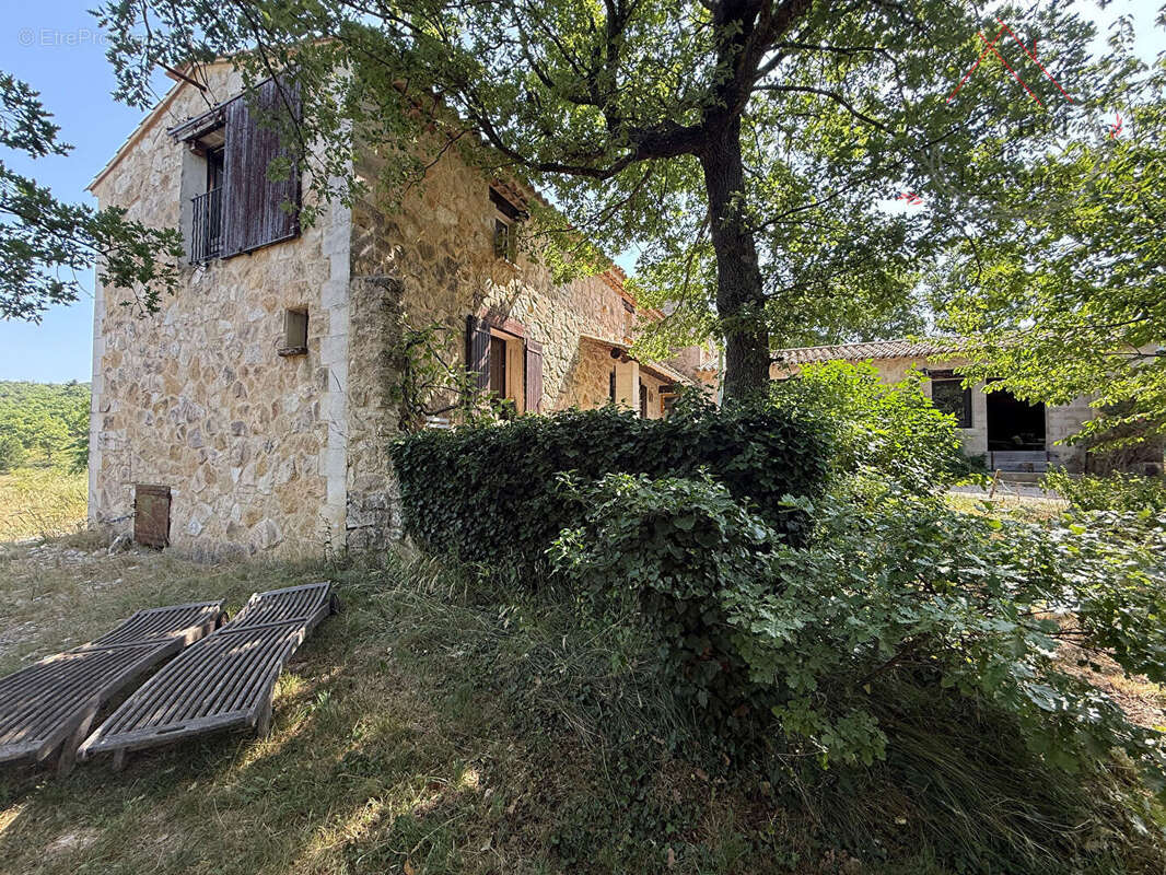 Mas provençal authentique de 150 m2 entre Gordes et Venasque, en pleine nature - photo 2