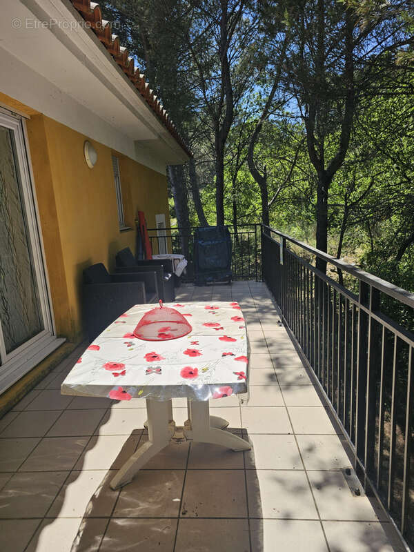 Appartement à LA ROQUE-D'ANTHERON