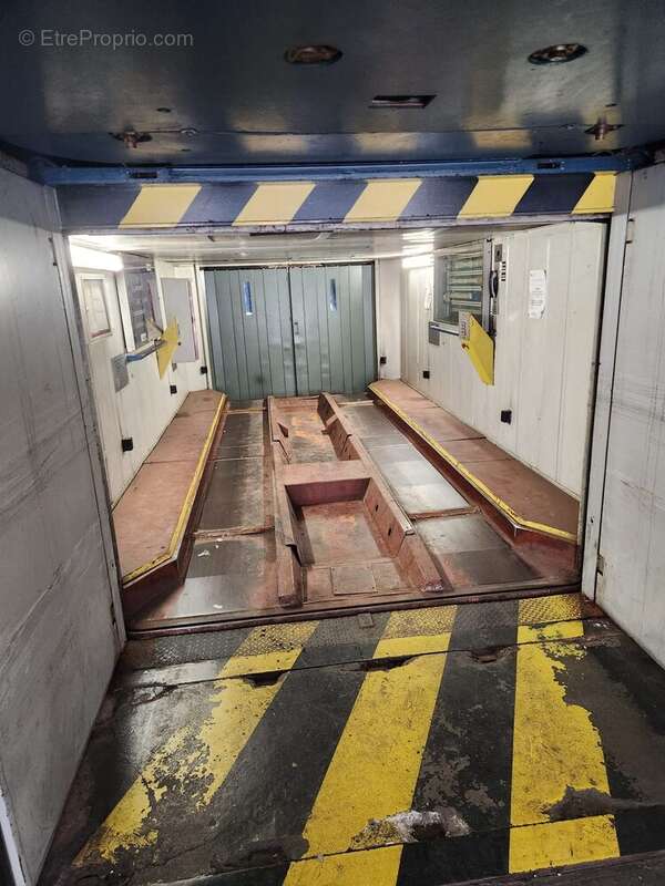 Parking à PARIS-17E