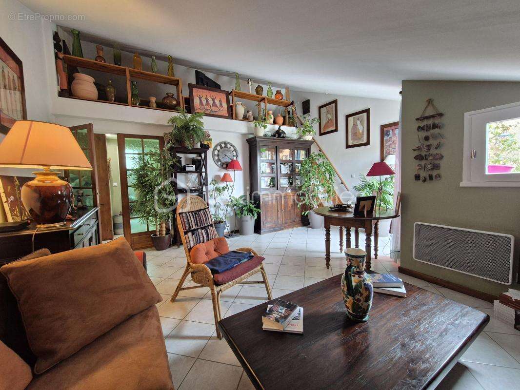 Appartement à COURCOURONNES