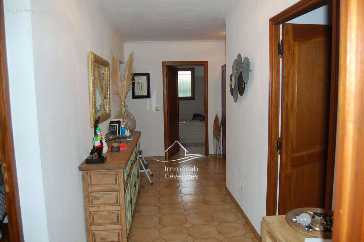 Maison à SAINT-HILAIRE-DE-BRETHMAS