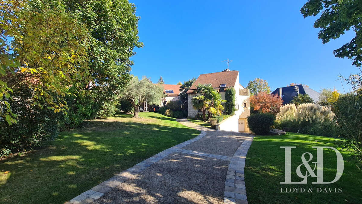 Maison à VERRIERES-LE-BUISSON