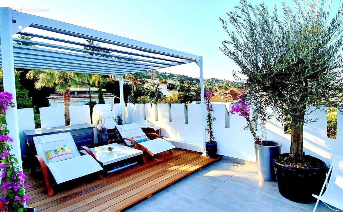 Appartement à VALLAURIS