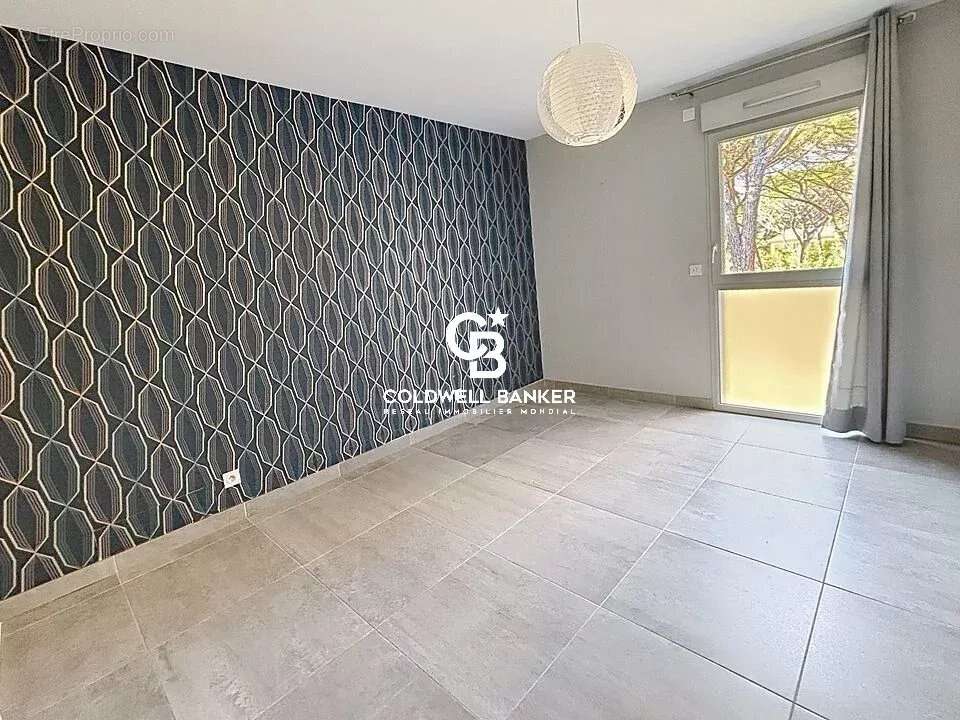Valescure T2 dans résidence de standing avec piscine - photo 5