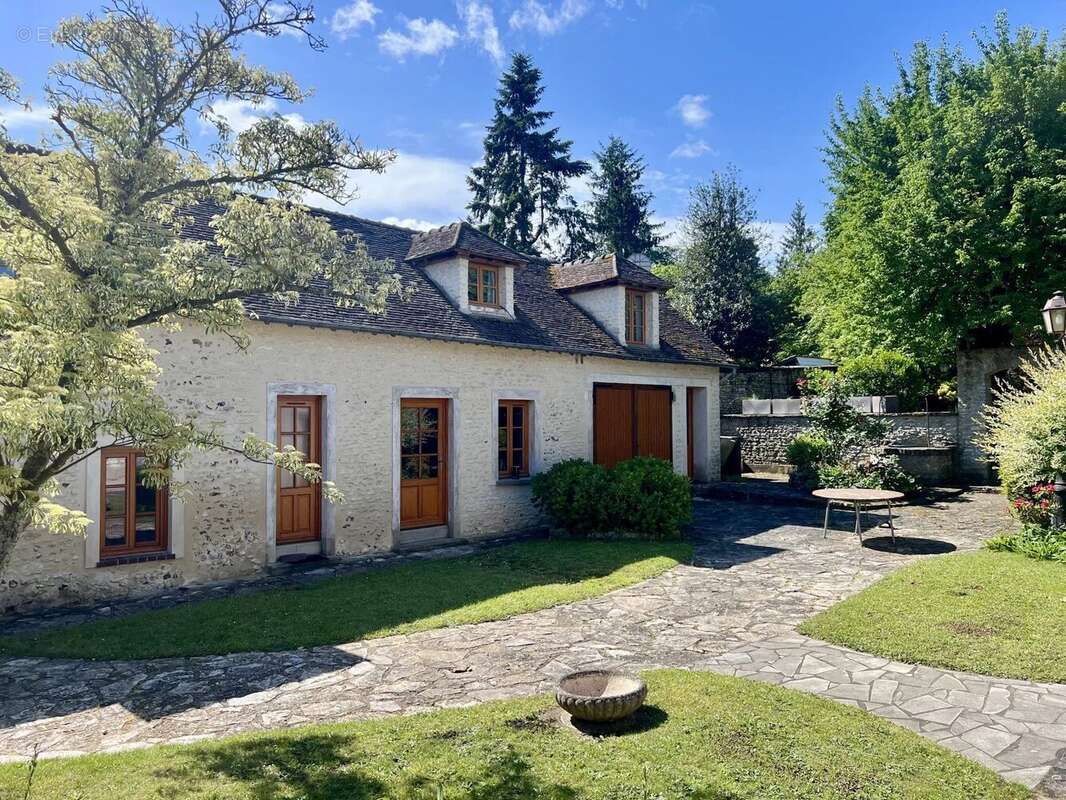 Maison à HOUDAN