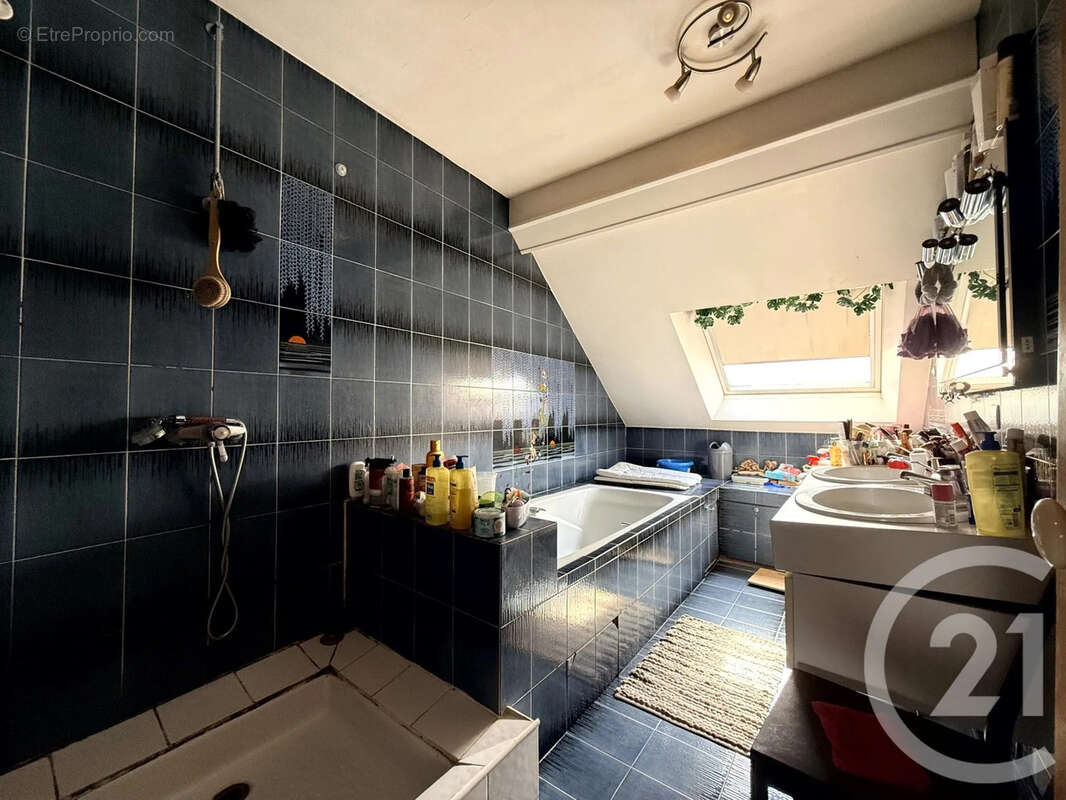 Autre à SAINT-QUENTIN